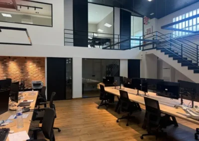 divisorias para oficinas en cristal laminar 5+5 mm. con puerta en melamina altura de suelo a techo